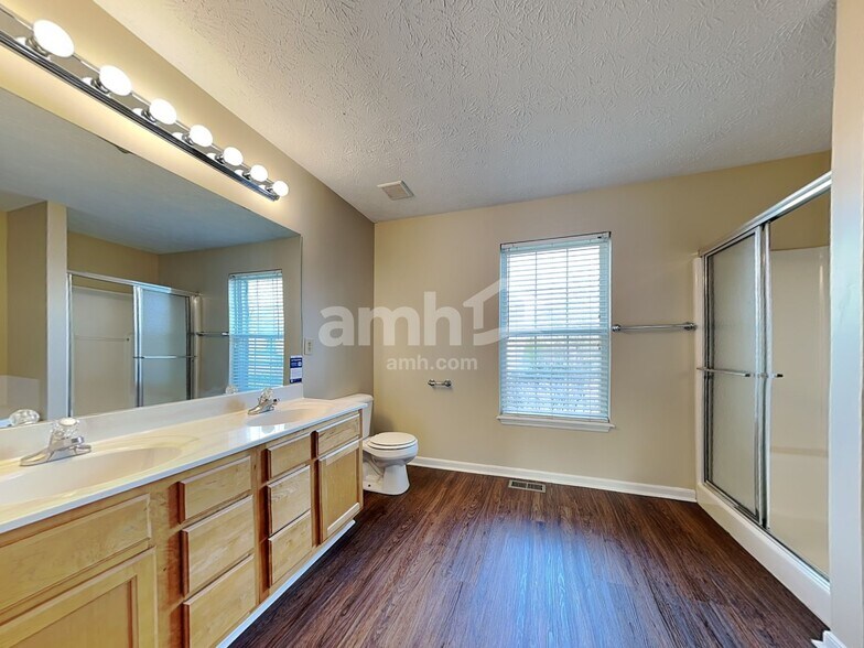 Building Photo - 5671 Longbow Dr