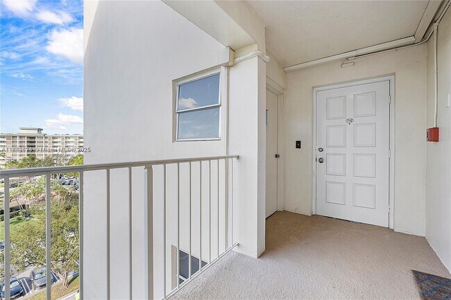 Building Photo - 2940 N Course Dr