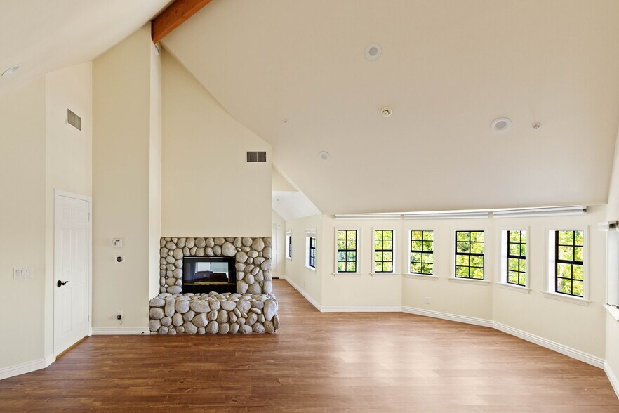 Building Photo - 5237 San Feliciano Dr