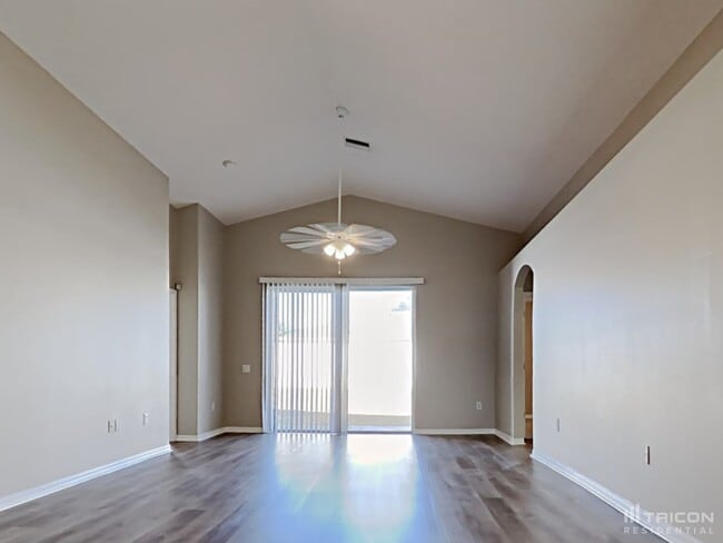 Building Photo - 10041 Creek Bluff Dr
