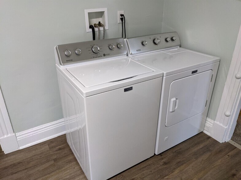 Building Photo - 3755 Eastern Ave