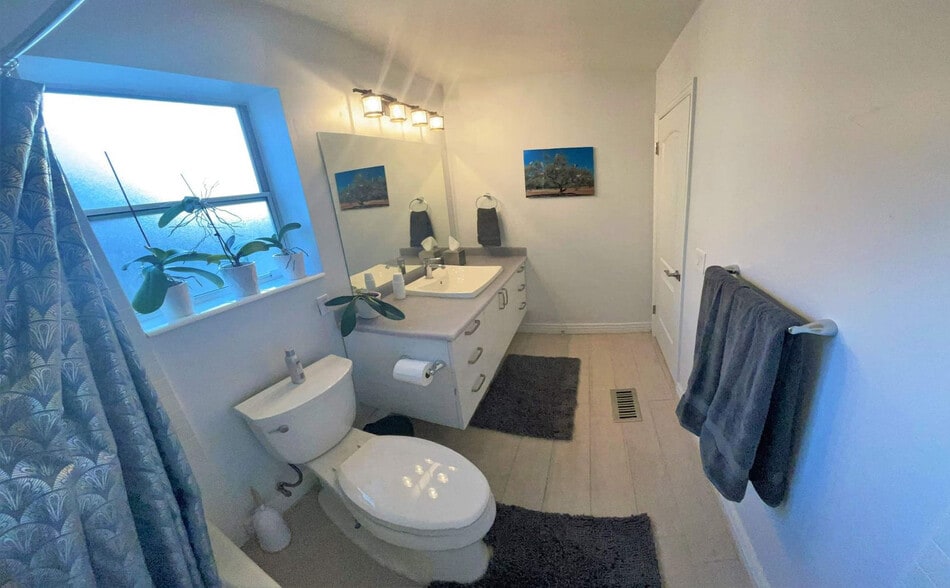 Building Photo - 1881 1100 E