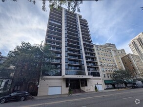 Building Photo - 1920 N Clark St