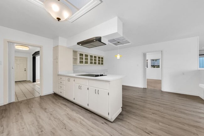 Building Photo - 280 Angelita Ave