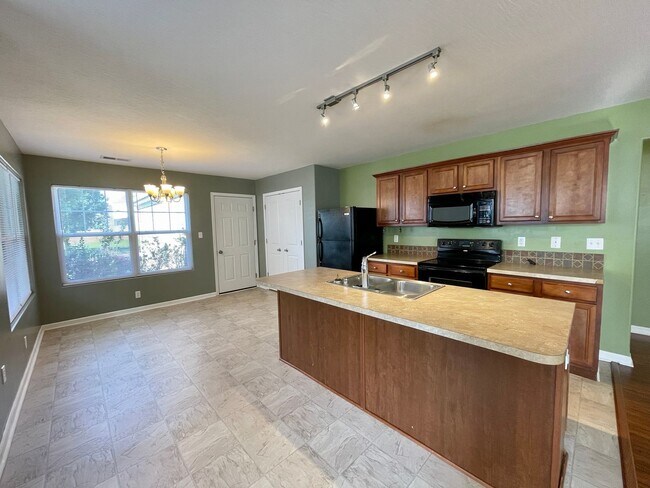 Building Photo - 2029 Drummond Dr