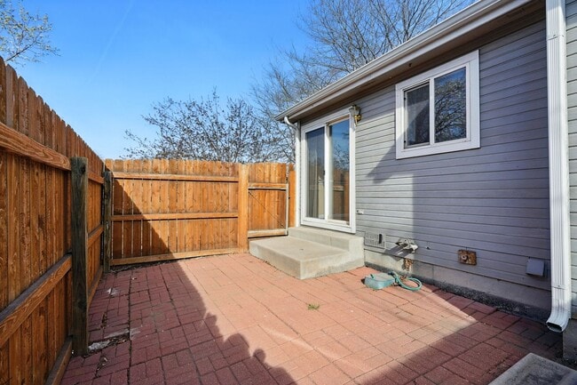 Building Photo - Updated Home in Sunnyside!