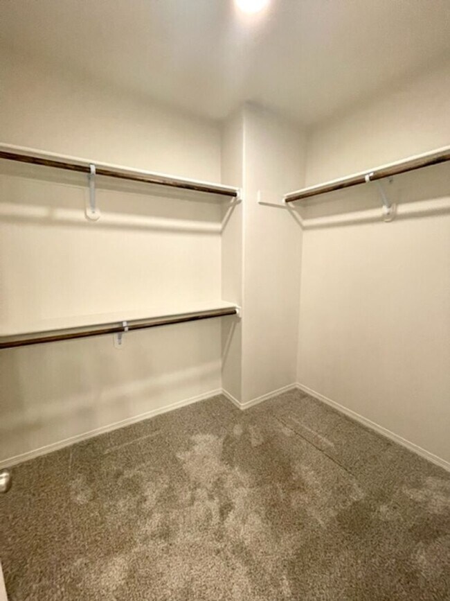 Building Photo - Beautiful like new 3 bedroom Hayden home i...