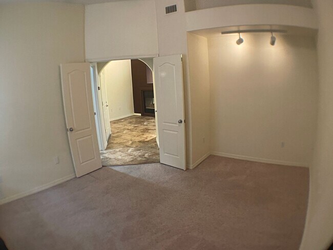 Building Photo - LEASE TAKEOVER_Summit park 2 bedroom condo
