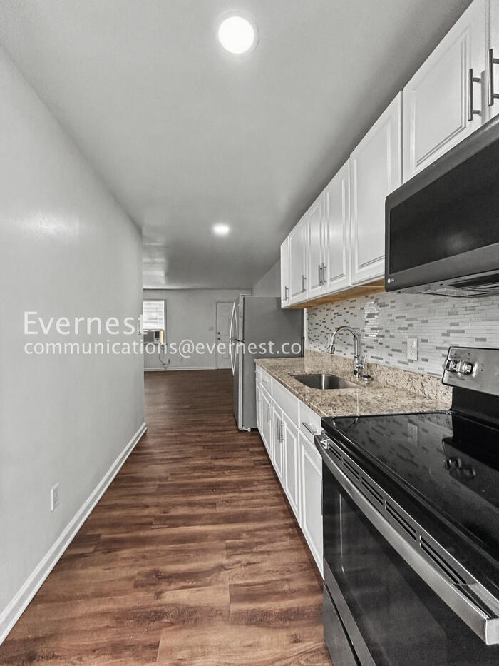 Building Photo - 4527 Glade Rd