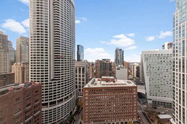Building Photo - 111 E Chestnut St