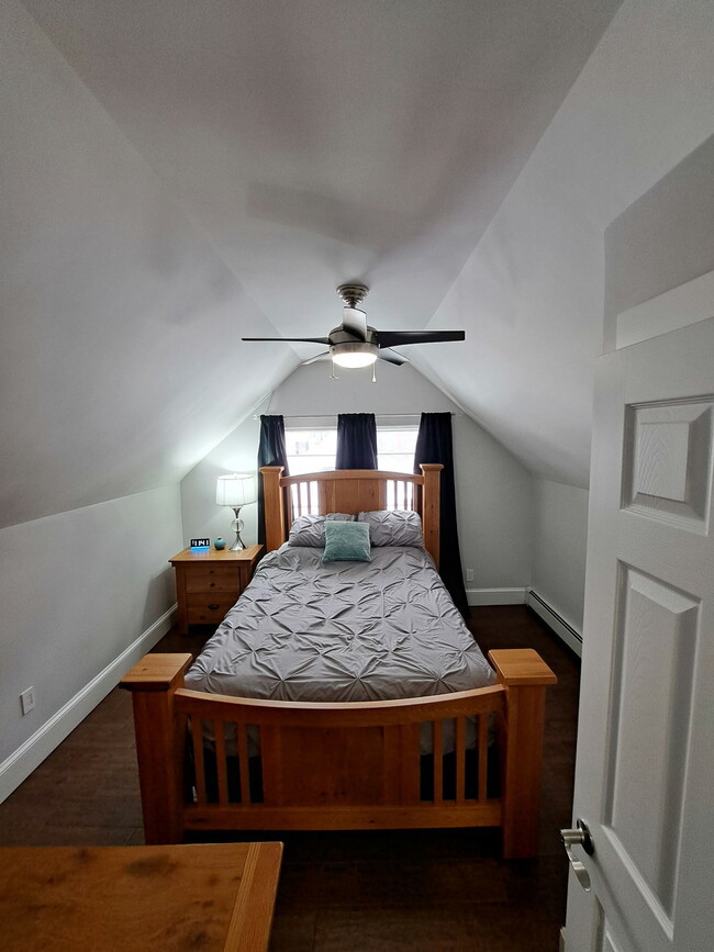 Building Photo - 14 Roy St