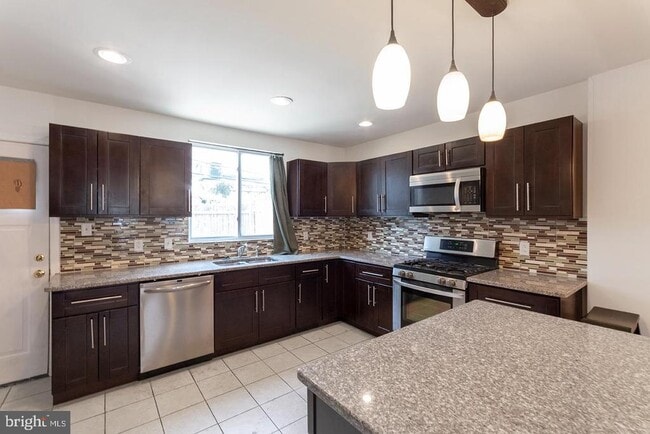 Building Photo - 1428 S Bancroft St