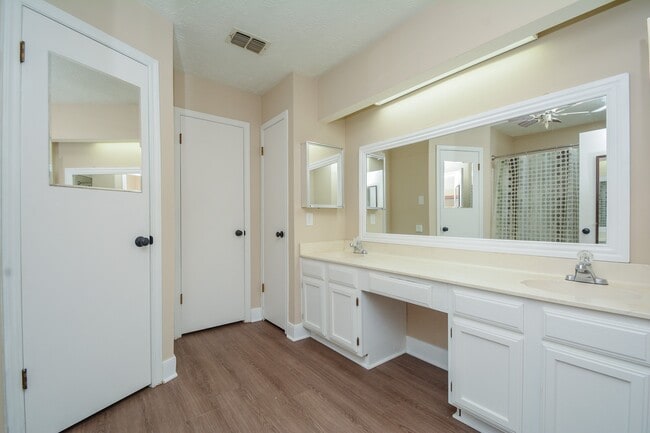 Building Photo - 19331 Nasworthy Dr