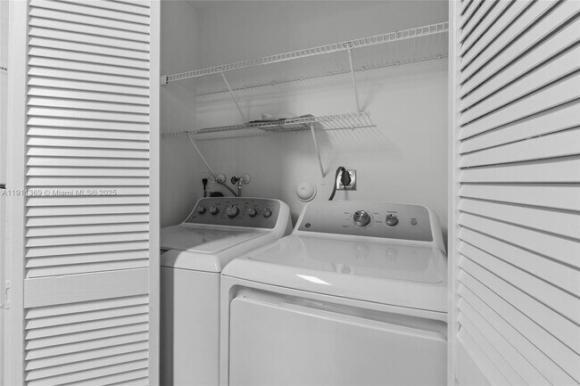 Building Photo - 5629 Taft St