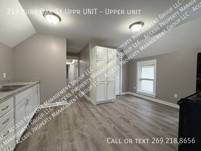 Building Photo - 213 Burr Oak St