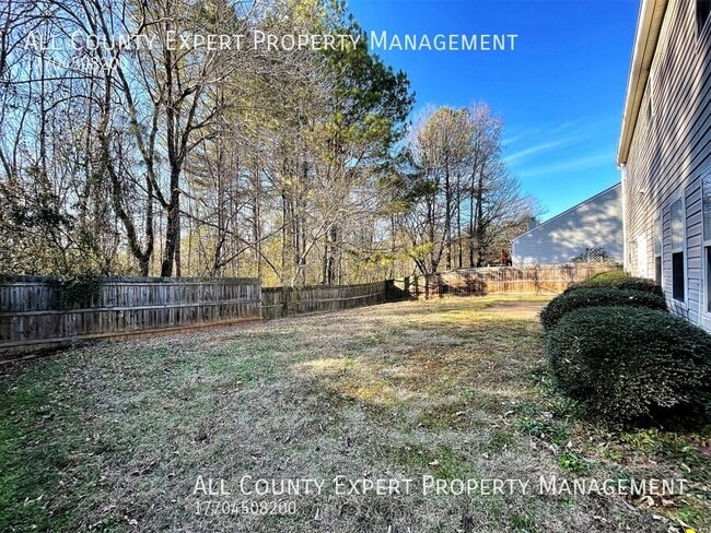 Building Photo - 520 Lazy River Ln