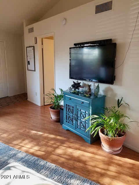 Building Photo - 7 N Fir St