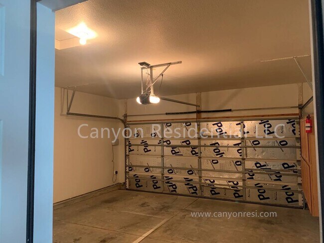 Building Photo - Beautiful 3b Room!Move in ready!