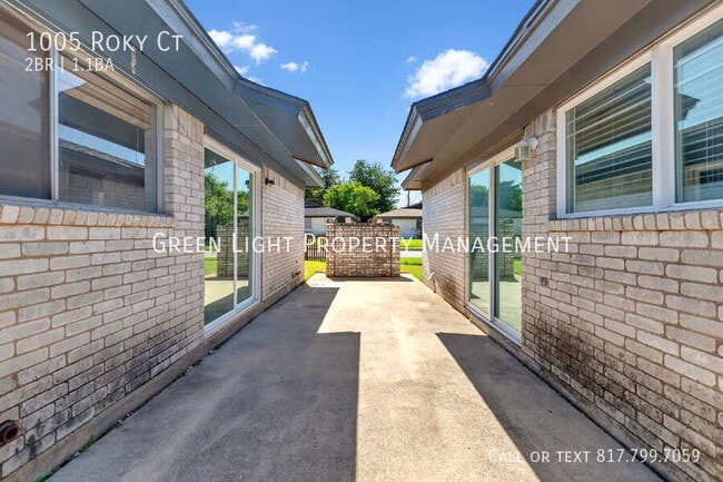 Building Photo - 1005 Roky Ct