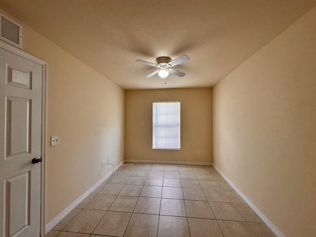 Building Photo - 1405 SE 10th Terrace