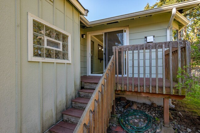 Building Photo - Spacious 4-Bedroom Home with Fireplace, Fenced Yard, and 2-Car Garage