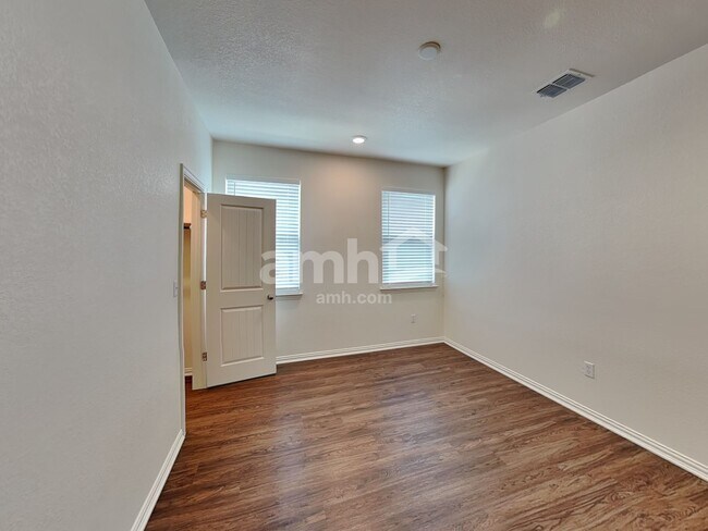 Building Photo - 2715 Spencebrook