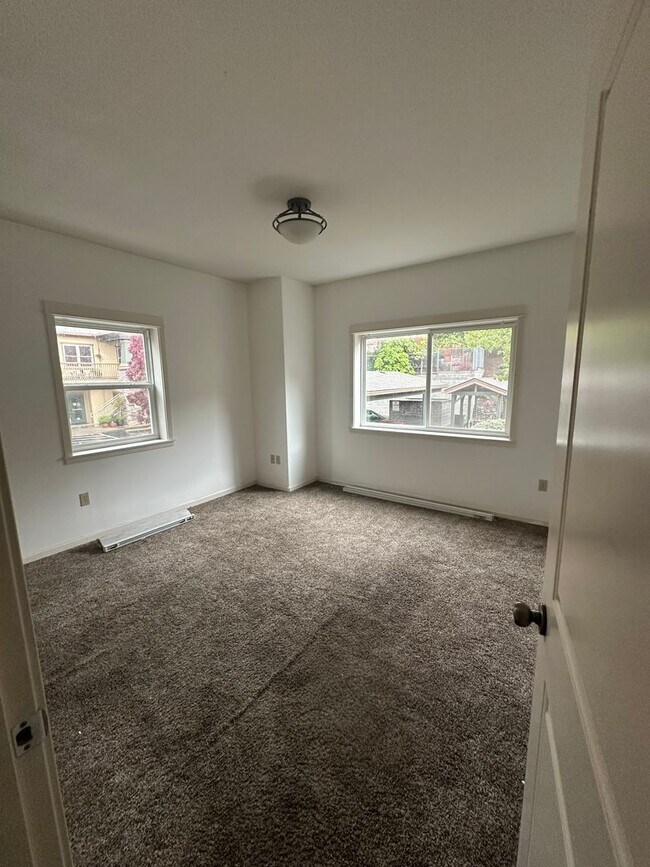 Building Photo - Newly renovated Two-bedroom apartment in A...
