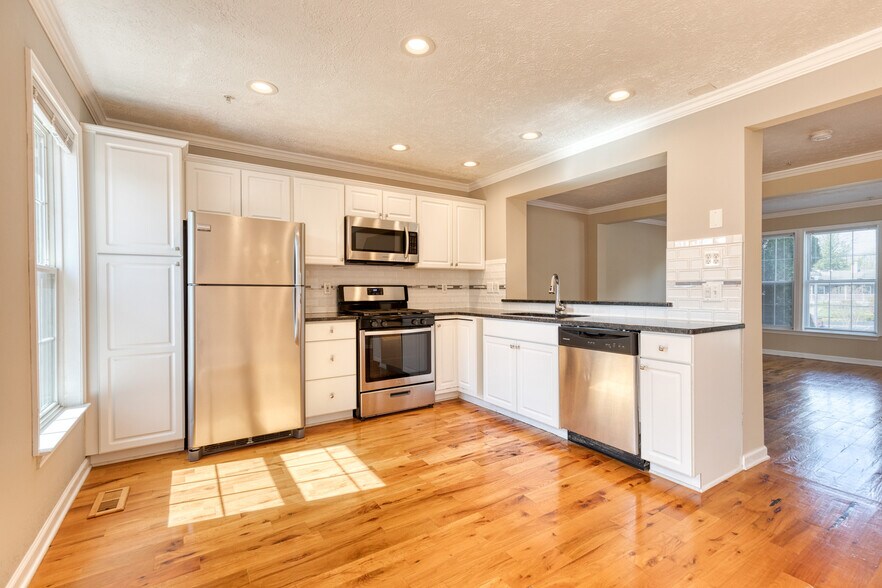 Building Photo - 490 Crestridge Way