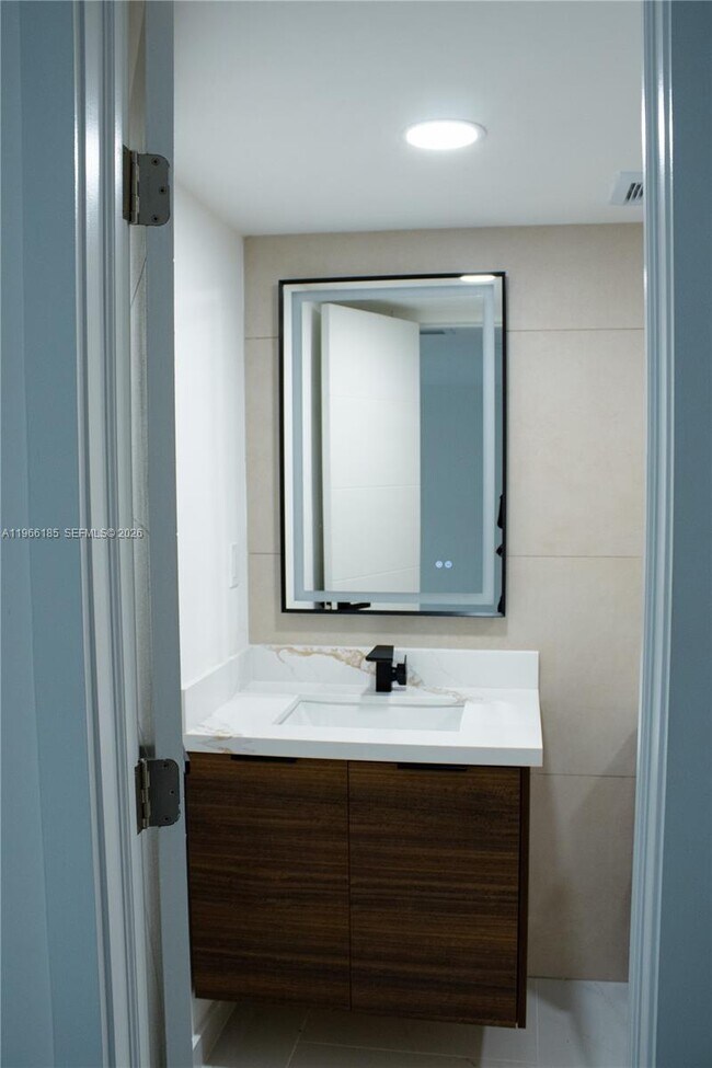 Building Photo - 10433 SW 118th Ct