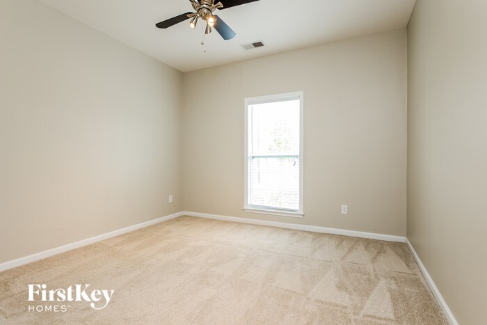 Building Photo - 242 Mayfield Dr