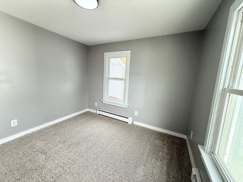 Building Photo - 1005 13th Ave