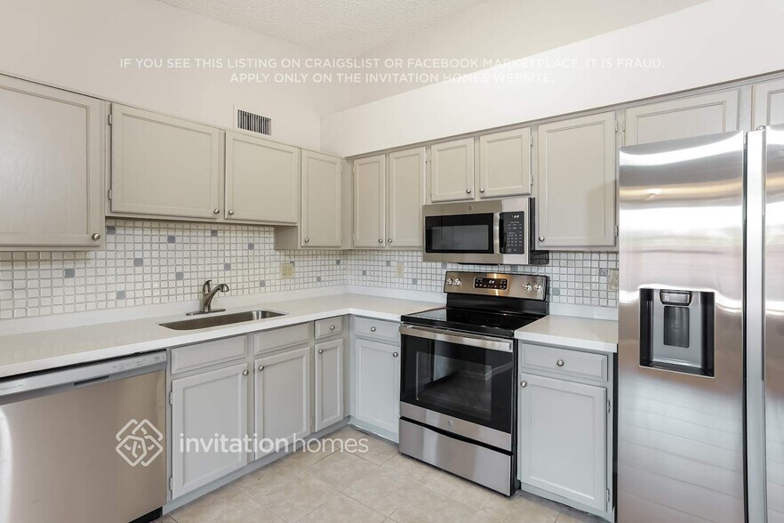 Building Photo - 14426 North 42nd Pl