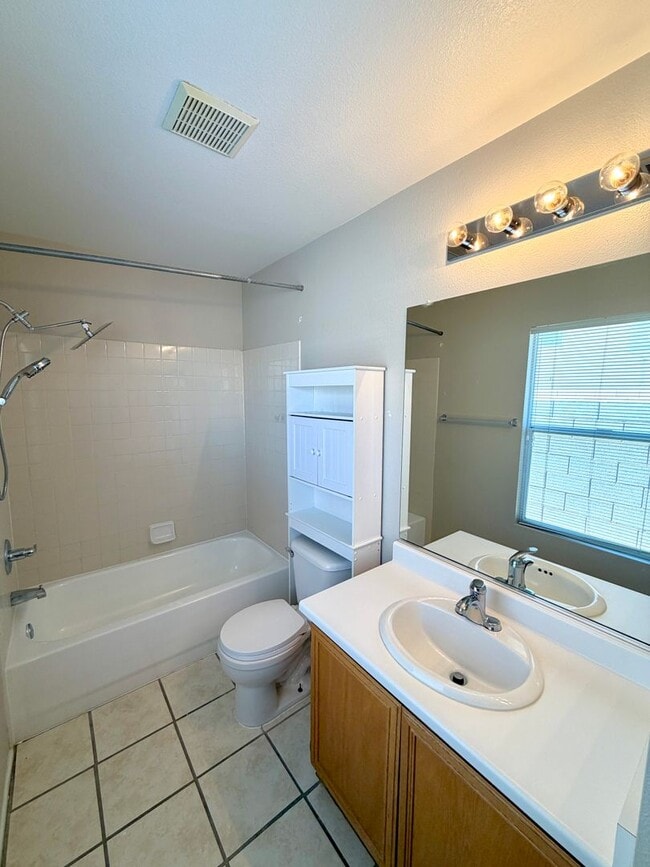 Building Photo - 5712 Viberti Ct