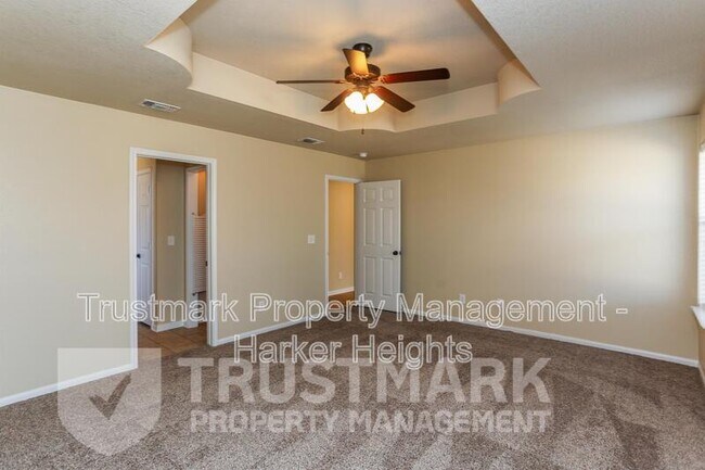 Building Photo - 401 W Libra Dr