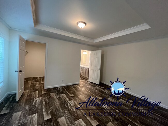Building Photo - MOVE IN SPECIAL 3BR/2Bth offering Private Lake Access, Open Floor Plan, Pet Friendly