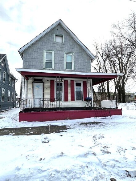 Primary Photo - 423 E 16th St