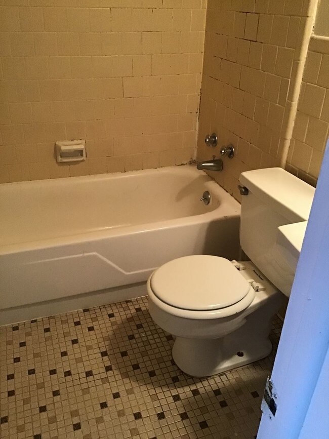 Building Photo - 1243 E Ocean View Ave