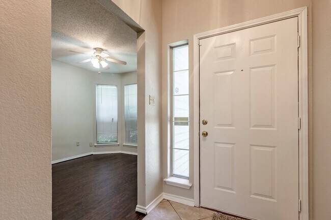 Building Photo - Adorable 3-2-2 in Cedar Hill!