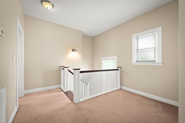 Building Photo - Charming 4 Bedroom 3 Bathroom Historical H...