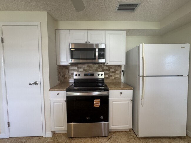 Building Photo - 129 Algiers Dr