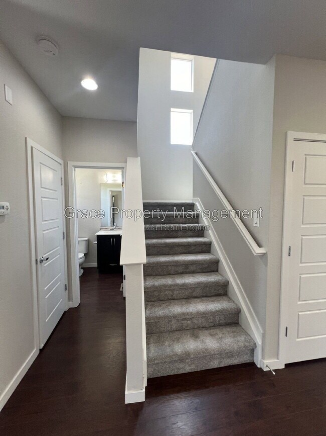 Building Photo - 10229 Southlawn Cir