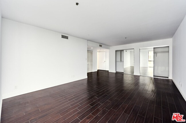 Building Photo - 10660 Wilshire Blvd