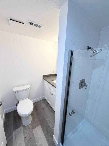 Building Photo - 1750 Karen Ave