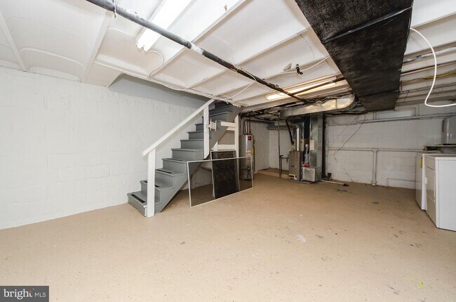 Building Photo - 908 S Highland St