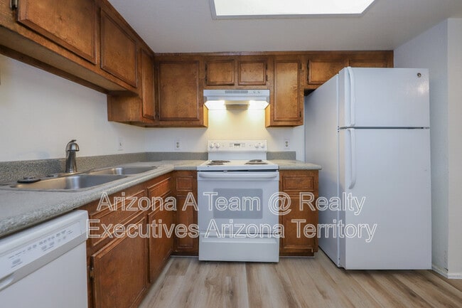 Building Photo - 8271 N Oracle Rd