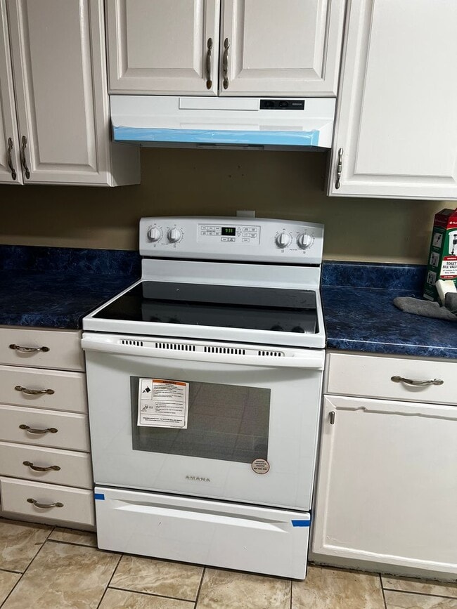 Building Photo - 4809 Cottonwood Dr NW