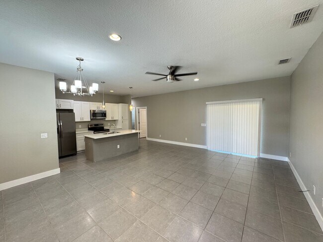 Building Photo - $500 OFF OF A MONTH OF RENT! Beautiful 4BD/2BA Home in Poinciana – No HOA Approval Needed! Pets W...