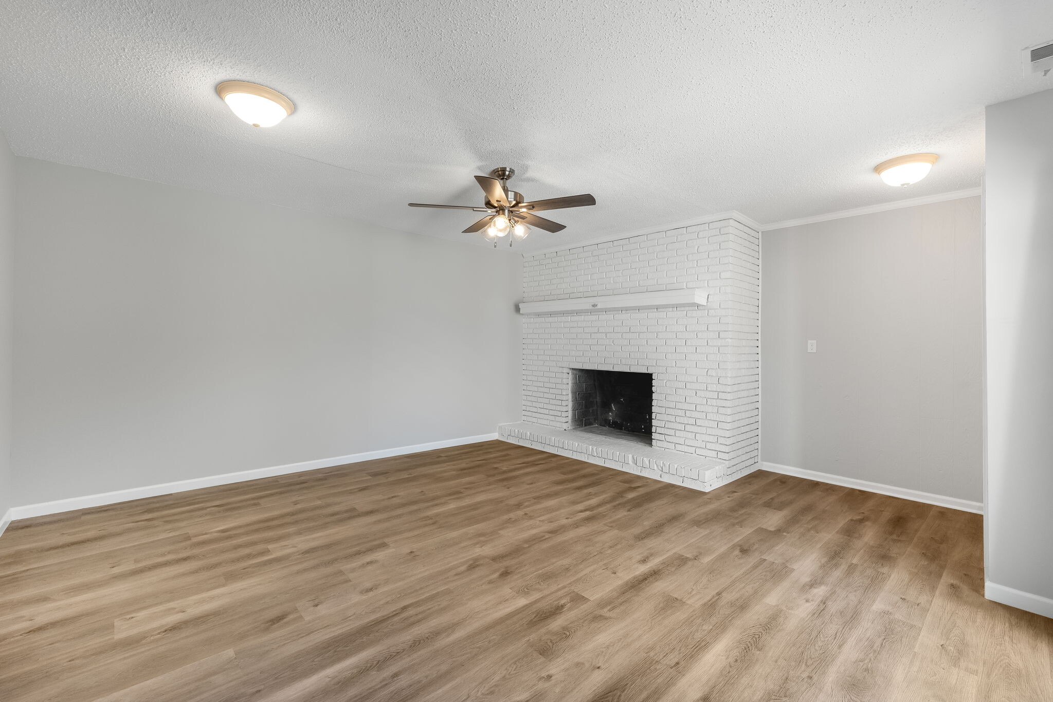 Building Photo - 1204 Glenarden Dr