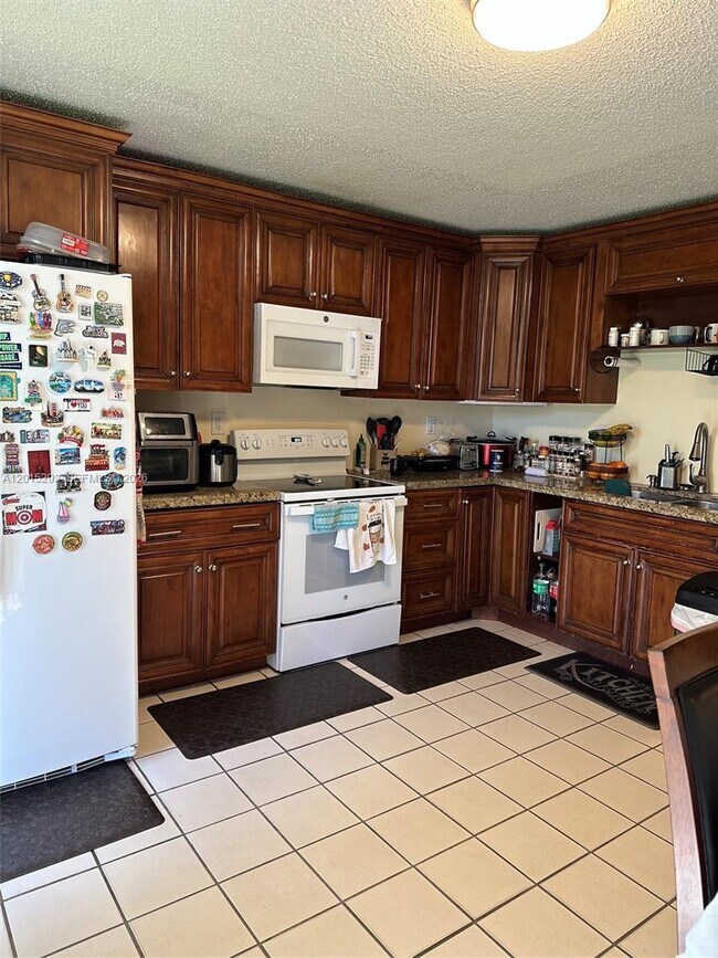 Building Photo - 8025 SW 107th Ave