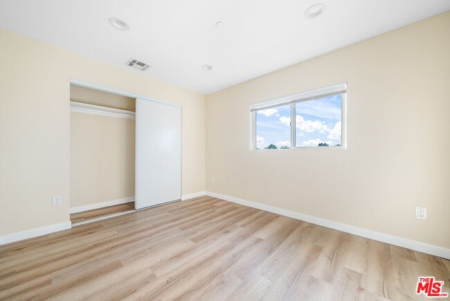 Building Photo - 1002 E 33rd St